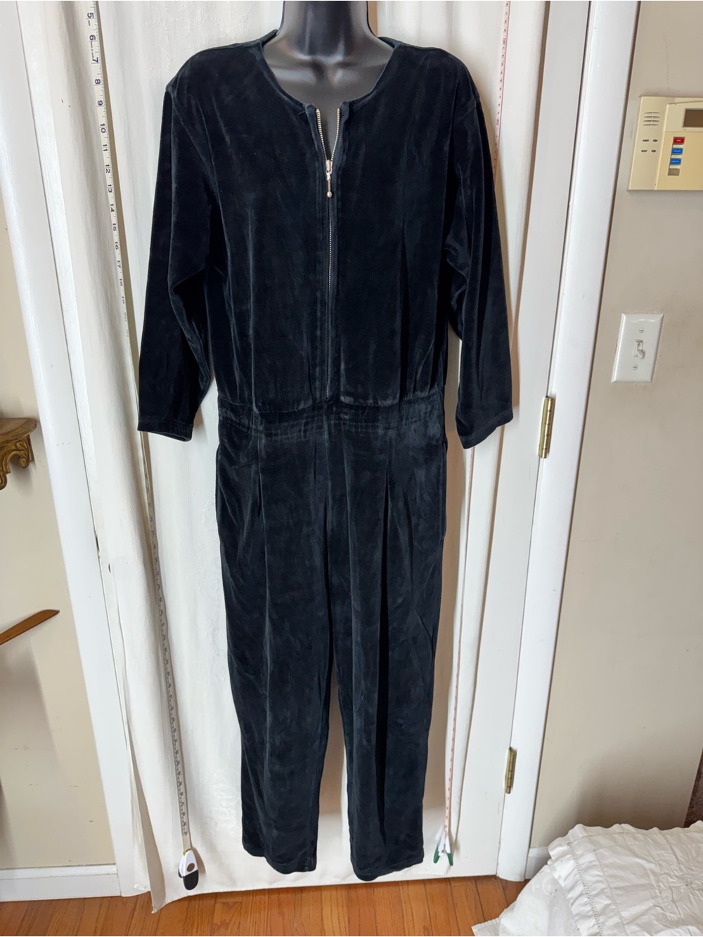 Vintage Women's Liz Claiborne Velour Jumpsuit